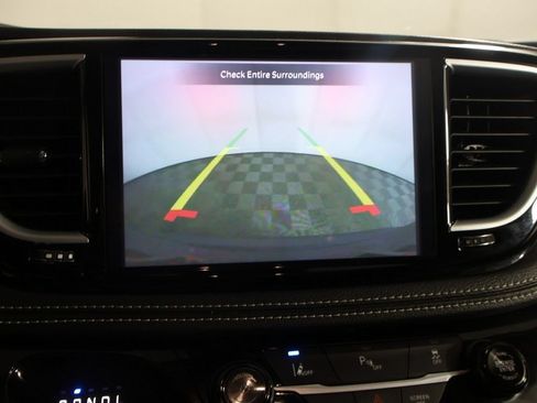 Used 2023 Chrysler Pacifica Limited FWD image 46