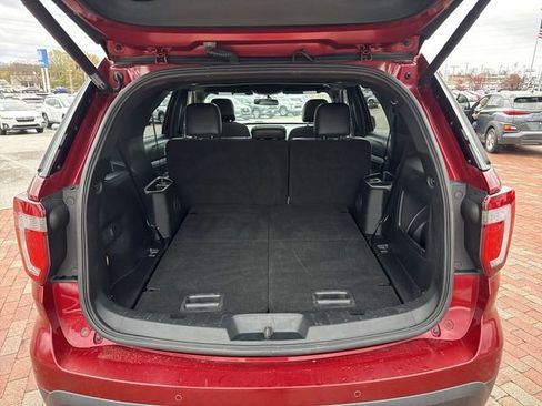 Used 2017 Ford Explorer XLT w/ Equipment Group 202A image 28
