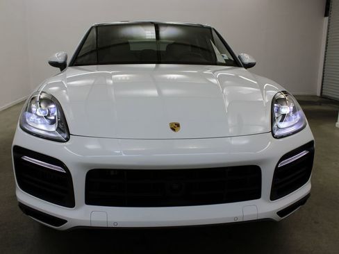 Certified 2023 Porsche Cayenne Platinum Edition image 10