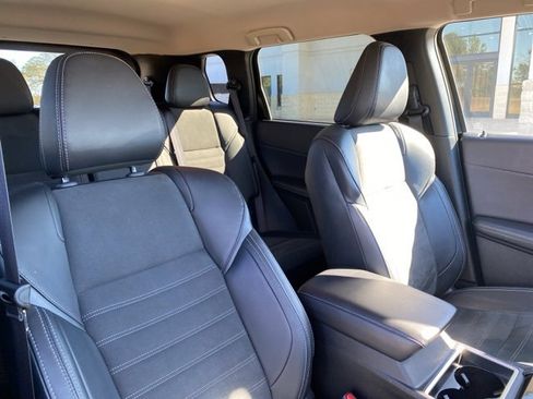 Used 2024 Mitsubishi Outlander SE image 28