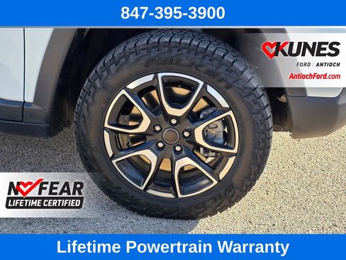 Used 2025 Jeep Compass Trailhawk AWD/4WD image 9