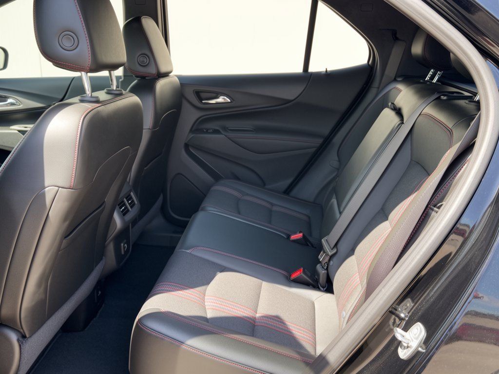 Used 2023 Chevrolet Equinox RS FWD image 25