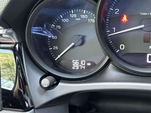 Used 2025 Porsche Macan image 21