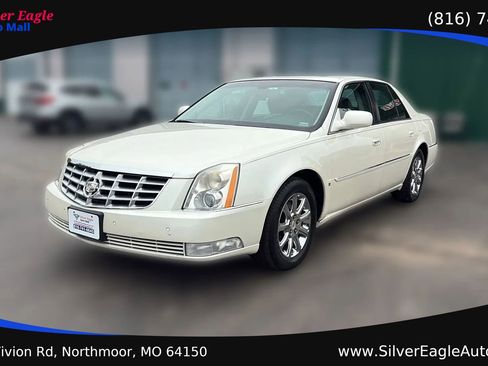 Used 2009 Cadillac DTS w/ Sun And Sound Package FWD image 1