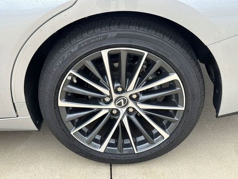 Used 2025 Lexus ES 350 w/ Premium Package image 31