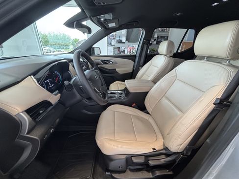 Used 2022 Chevrolet Traverse LS w/ Midnight/Sport Edition FWD image 8