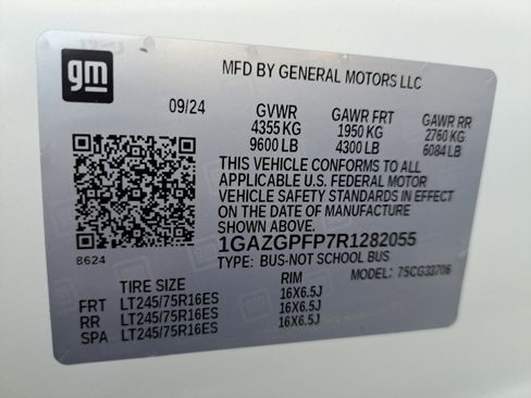 Used 2024 Chevrolet Express 3500 LT w/ LT Preferred Equipment Group RWD image 35