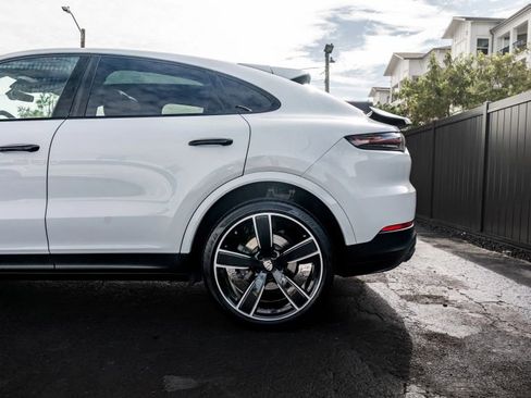 Used 2020 Porsche Cayenne image 33