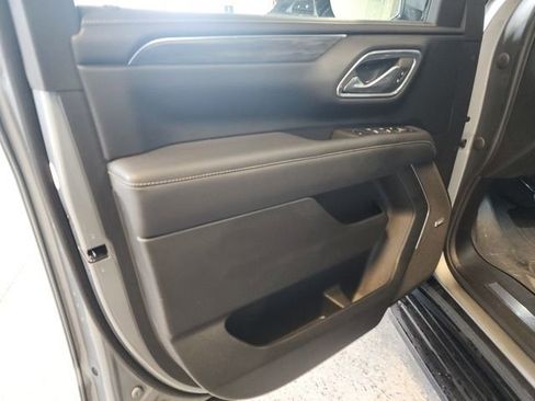 Used 2023 GMC Yukon SLT w/ SLT Premium Package AWD/4WD image 10
