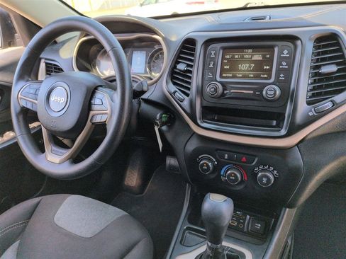 Used 2017 Jeep Cherokee Sport FWD image 33