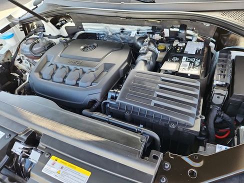 Certified 2024 Volkswagen Tiguan SE image 16