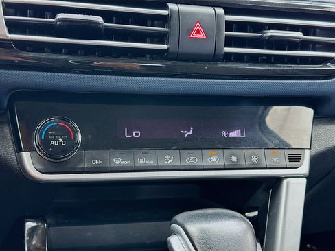 Used 2023 Kia Seltos S w/ Navigation Package FWD image 12