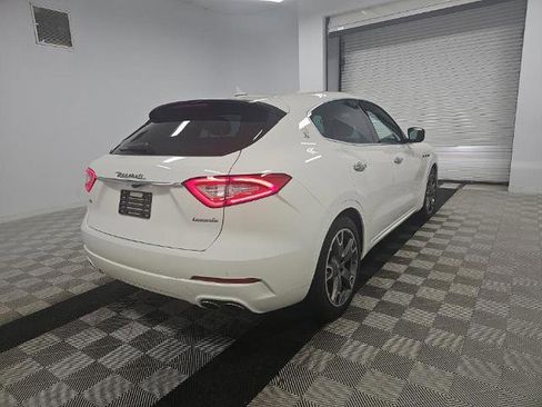 Used 2019 Maserati Levante image 4