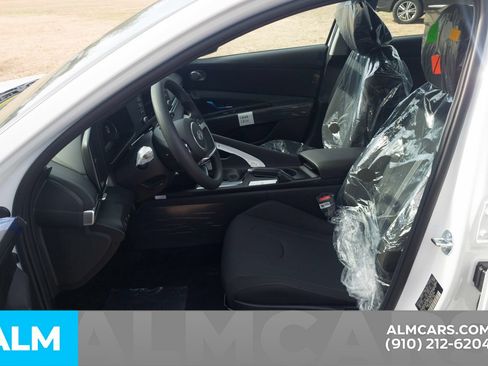 Certified 2026 Hyundai Elantra SE FWD image 14