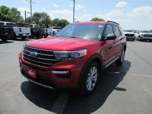 Used 2020 Ford Explorer XLT w/ Equipment Group 202A AWD/4WD image 11