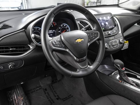 Used 2025 Chevrolet Malibu RS FWD image 5