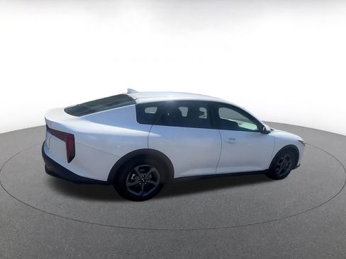 Used 2025 Kia K4 LXS image 12