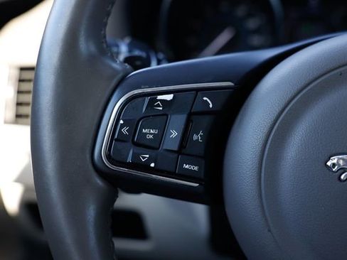 Used 2017 Jaguar XF Prestige image 26