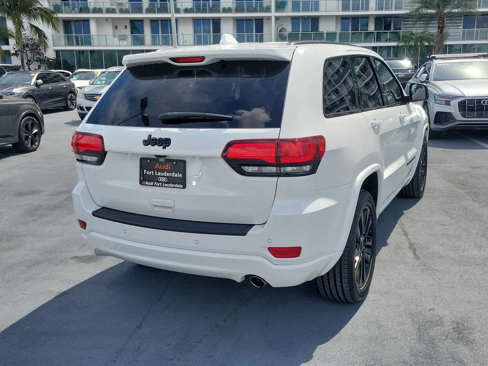 Used 2020 Jeep Grand Cherokee Altitude RWD image 6