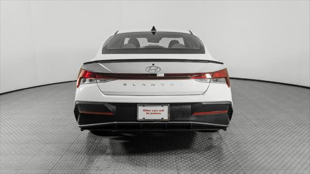Used 2025 Hyundai Elantra Sport FWD image 7