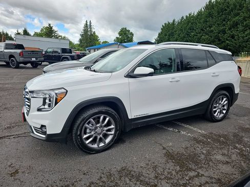 Used 2023 GMC Terrain SLT w/ Tech Package AWD/4WD image 3