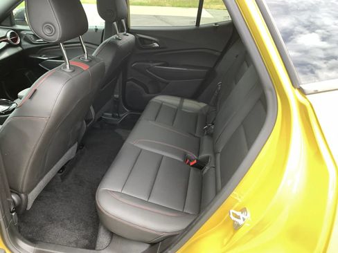Used 2024 Chevrolet Trax RS w/ Sunroof Package FWD image 27