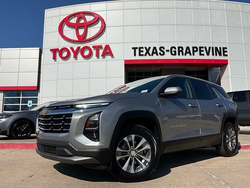 Used 2025 Chevrolet Equinox LT image 2