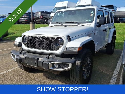 Used 2025 Jeep Wrangler Unlimited Sahara AWD/4WD image 2