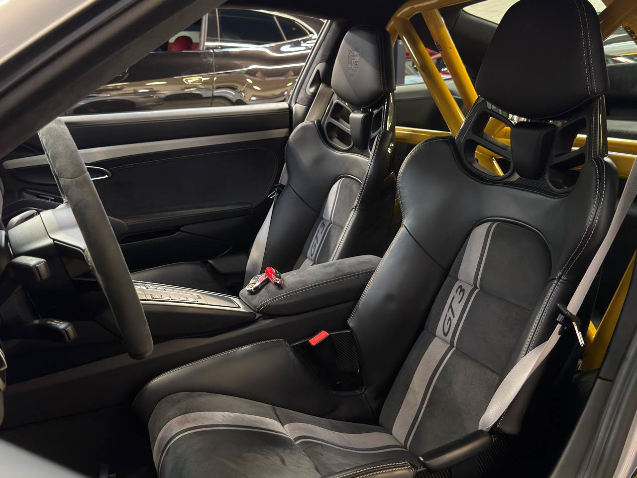 Used 2018 Porsche 911 GT3 RWD image 16