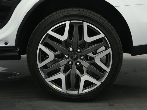 New 2025 Ford Expedition Platinum w/ Platinum Ultimate Package image 24