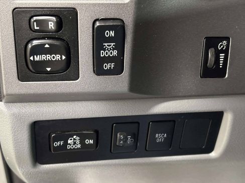 Used 2011 Toyota Tundra 4x4 CrewMax w/ Tow Pkg image 27