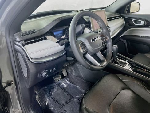 Used 2023 Jeep Compass Limited w/ Elite Group AWD/4WD image 9