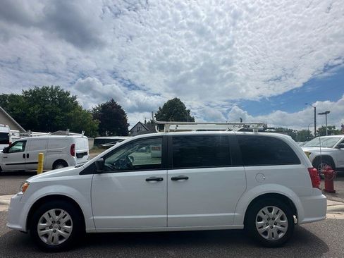 Used 2020 Dodge Grand Caravan SE w/ UConnect Hands-Free Group FWD image 5