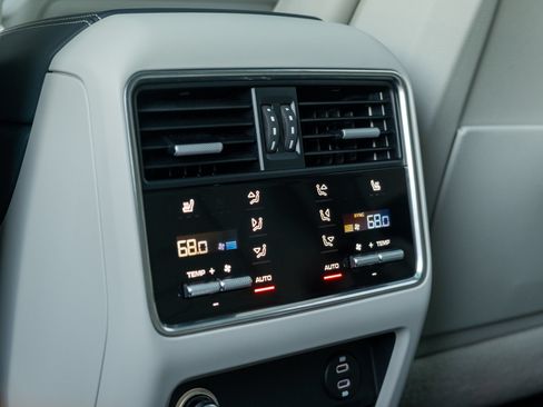 Certified 2023 Porsche Cayenne Turbo S AWD/4WD image 40