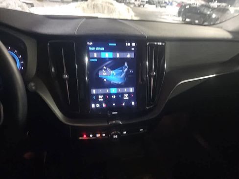 Used 2023 Volvo XC60 B5 Core image 8