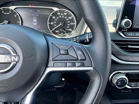 Used 2025 Nissan Altima 2.5 SV FWD image 12