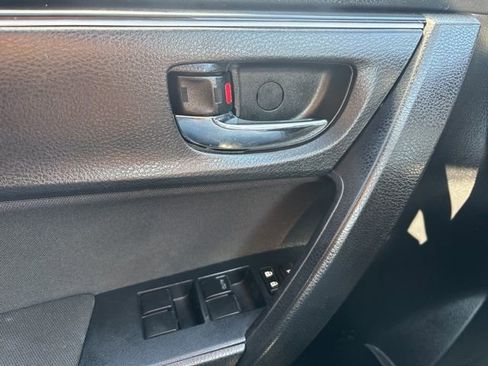 Used 2019 Toyota Corolla L image 11