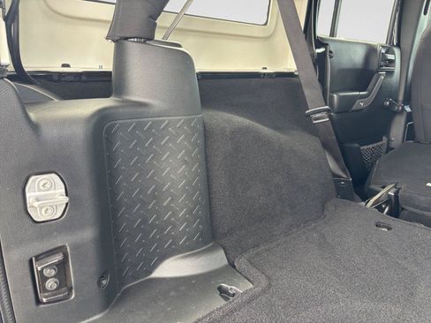 Used 2018 Jeep Wrangler Unlimited Sport AWD/4WD image 36