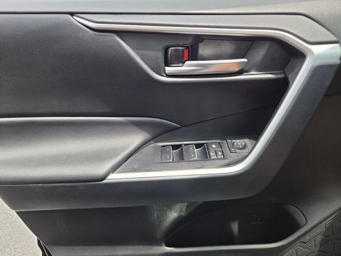 Used 2025 Toyota RAV4 XLE AWD/4WD image 26