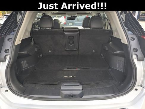Used 2018 Nissan Rogue SL w/ Premium Package image 12