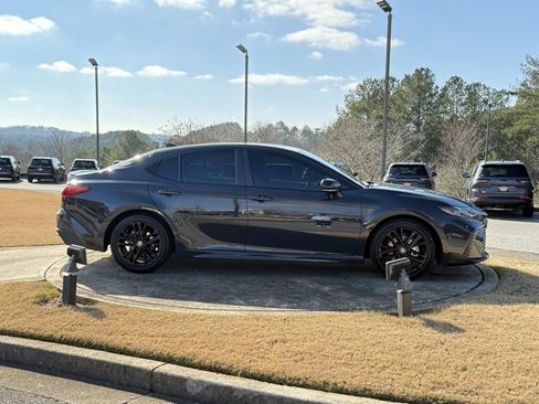 Used 2025 Toyota Camry SE image 8