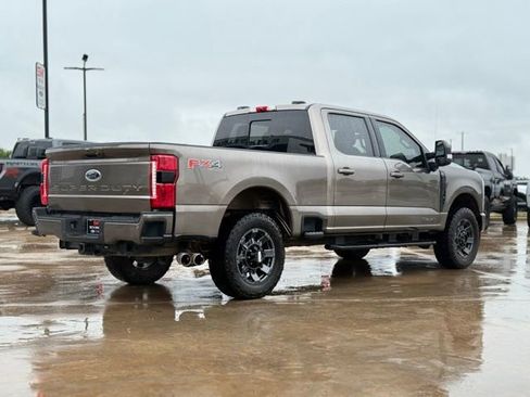Used 2023 Ford F250 Lariat w/ Sport Appearance Package AWD/4WD image 2