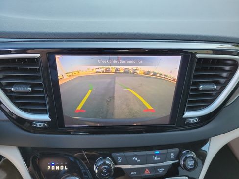Used 2023 Chrysler Pacifica Touring-L FWD image 16