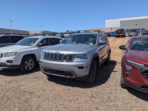 Used 2018 Jeep Grand Cherokee Limited AWD/4WD image 2