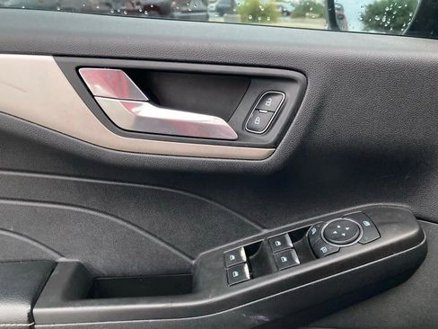 Used 2021 Ford Escape SE image 8