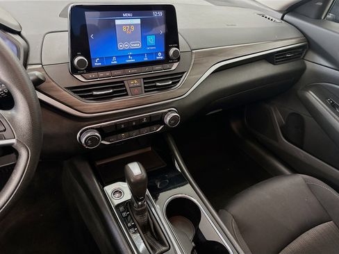 Used 2024 Nissan Altima 2.5 SV FWD image 25