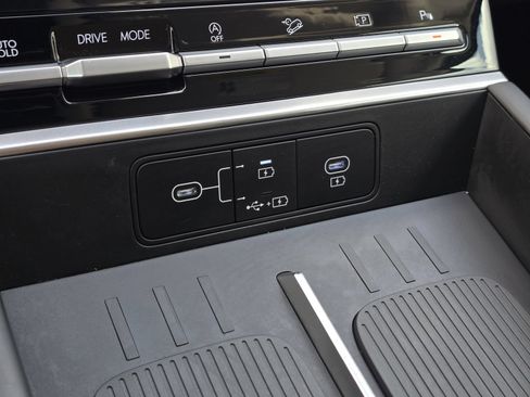 Certified 2025 Hyundai Santa Fe SE FWD image 24