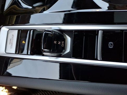 New 2026 Volkswagen Atlas Cross Sport SE image 25