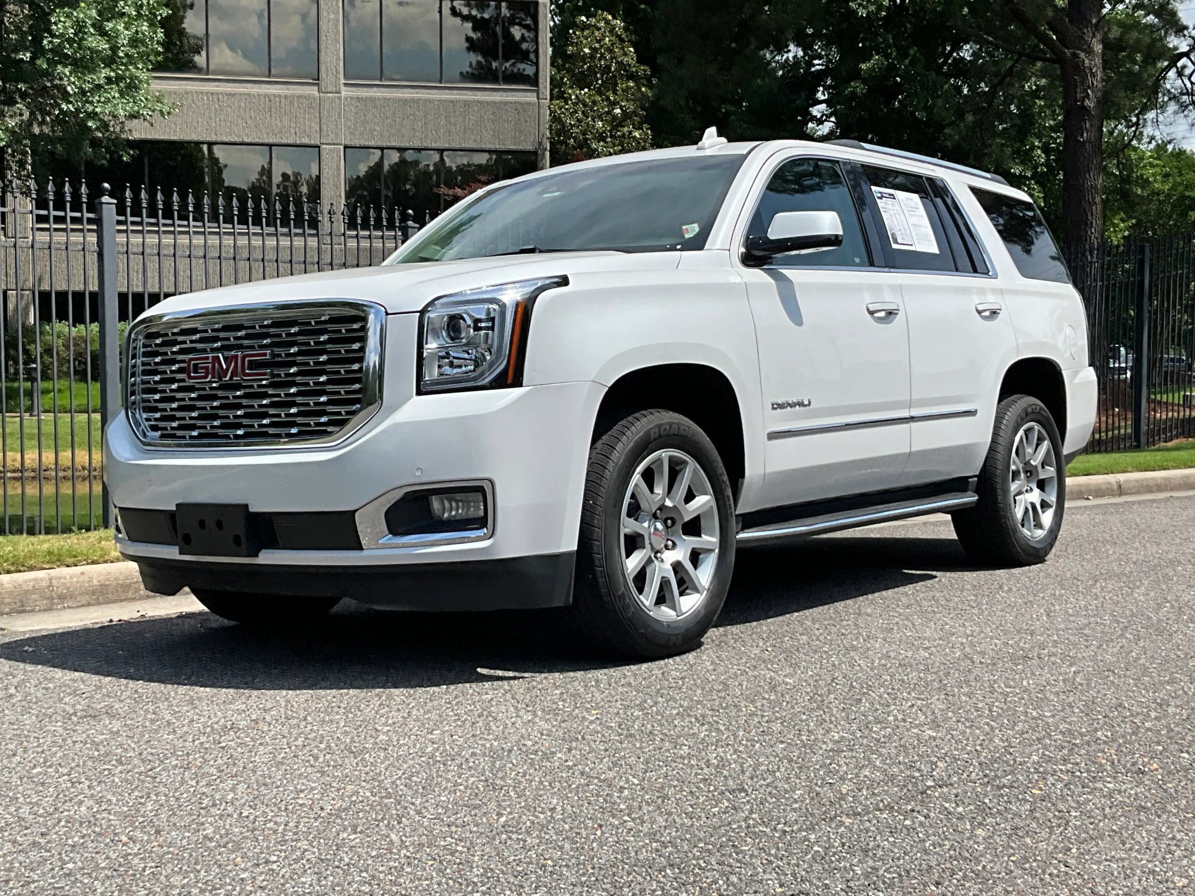Used 2020 GMC Yukon Denali w/ Open Road Package RWD image 1