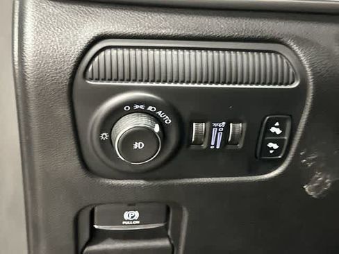 Used 2024 Jeep Wagoneer L Series II w/ Flexible Seating Group RWD image 19